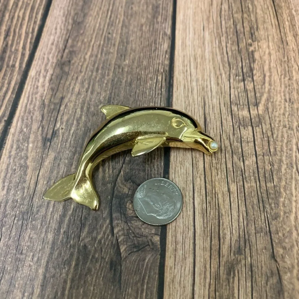 ‎Dolphin Brooch